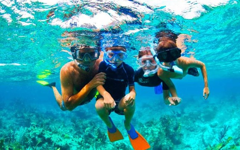 independent snorkeling Roatan