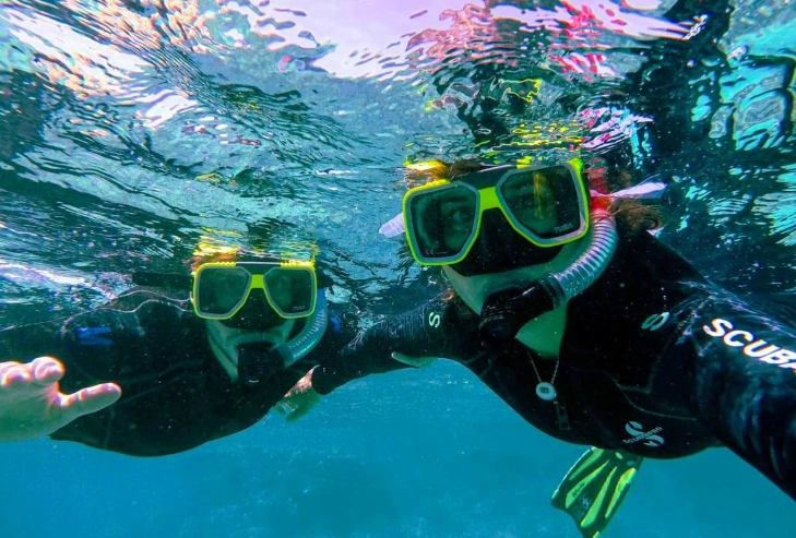 roatan snorkeling spots