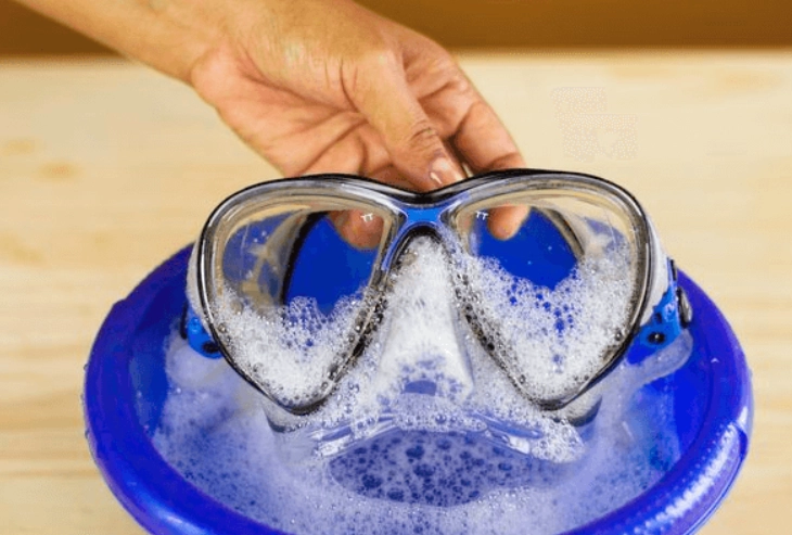 how to clean snorkel gear
