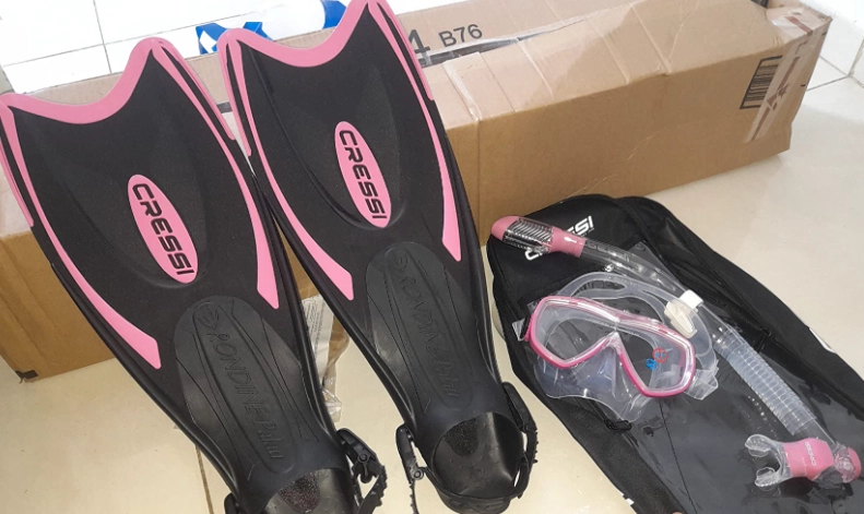 compact snorkeling gear