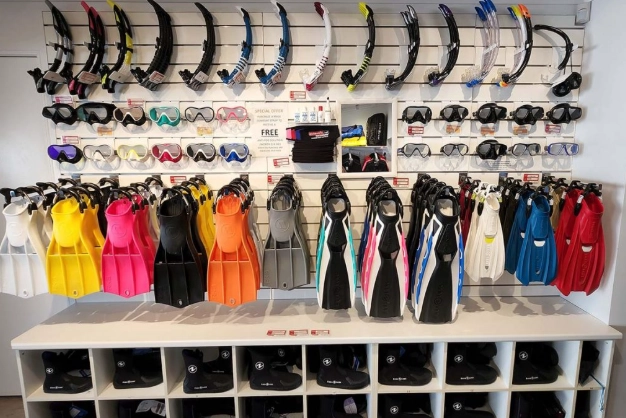 snorkeling gear storage