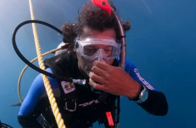 swimming with contacts