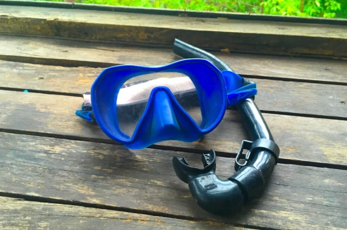 contact lenses underwater safety