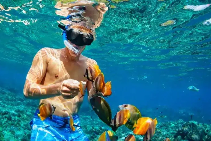 snorkeling with contact lenses