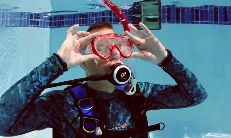 scuba mask clearing