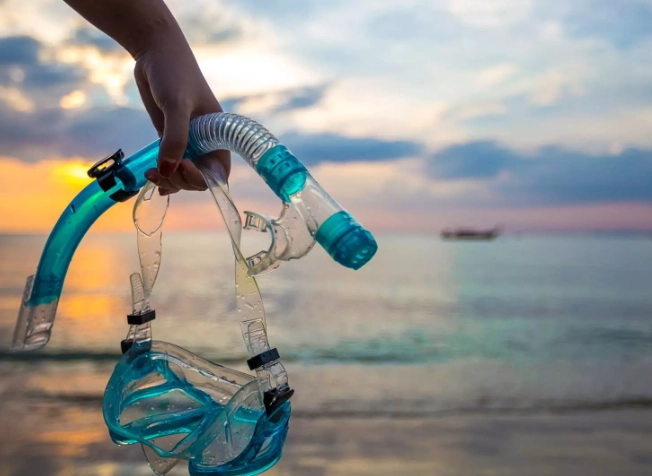 how to clean a foggy snorkel mask