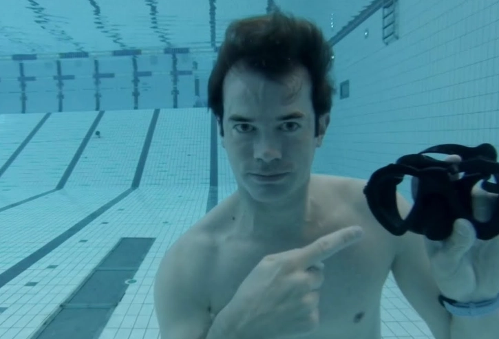 how to clear mask underwater