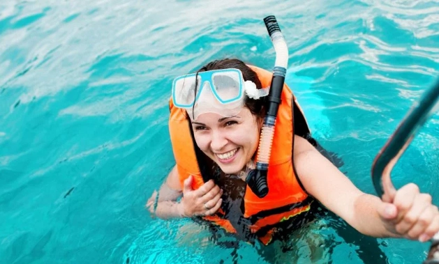 is snorkeling safe for non swimmers