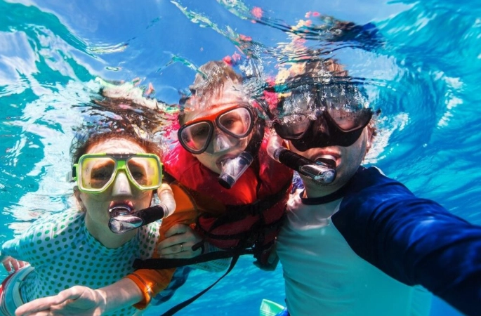 is snorkeling safe for non swimmers