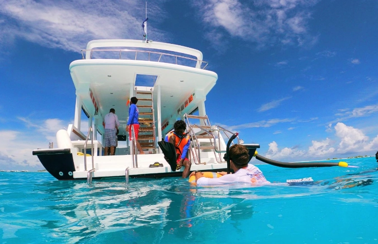 Maldives snorkeling packages