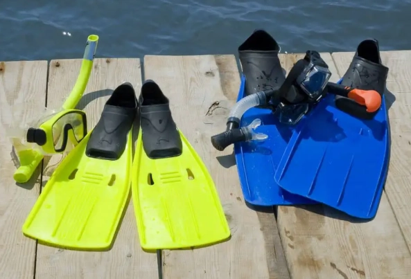 compact snorkeling fins