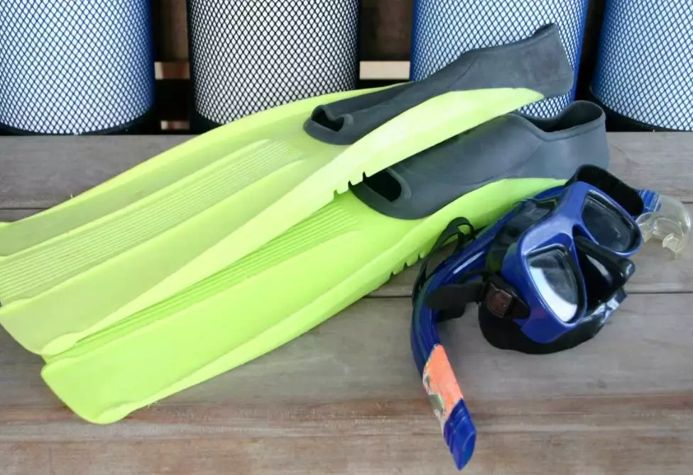 snorkeling gear weight