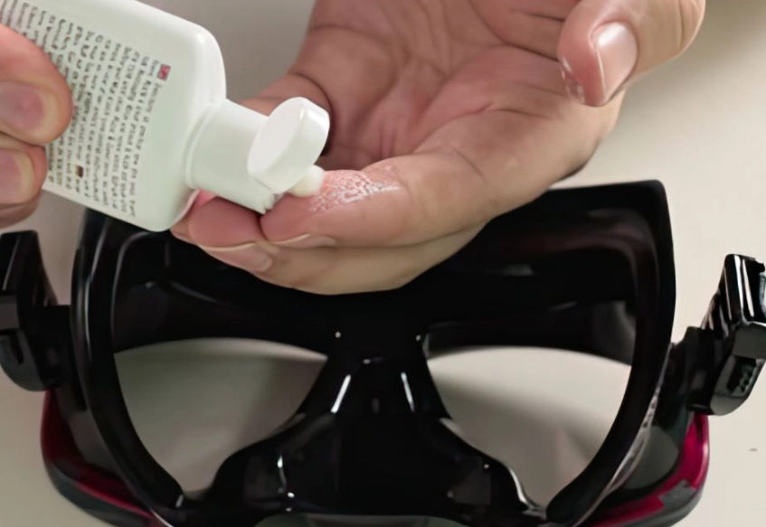 how to prevent snorkel mask fogging
